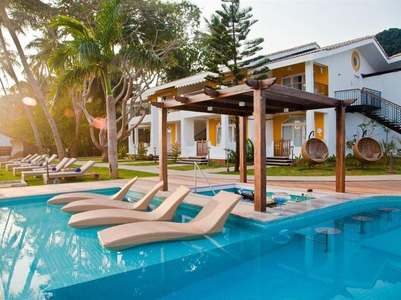 Acron Waterfront Resort Baga Luaran gambar