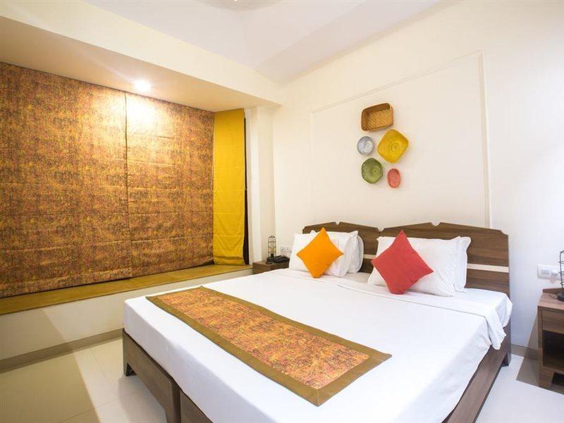 Acron Waterfront Resort Baga Luaran gambar