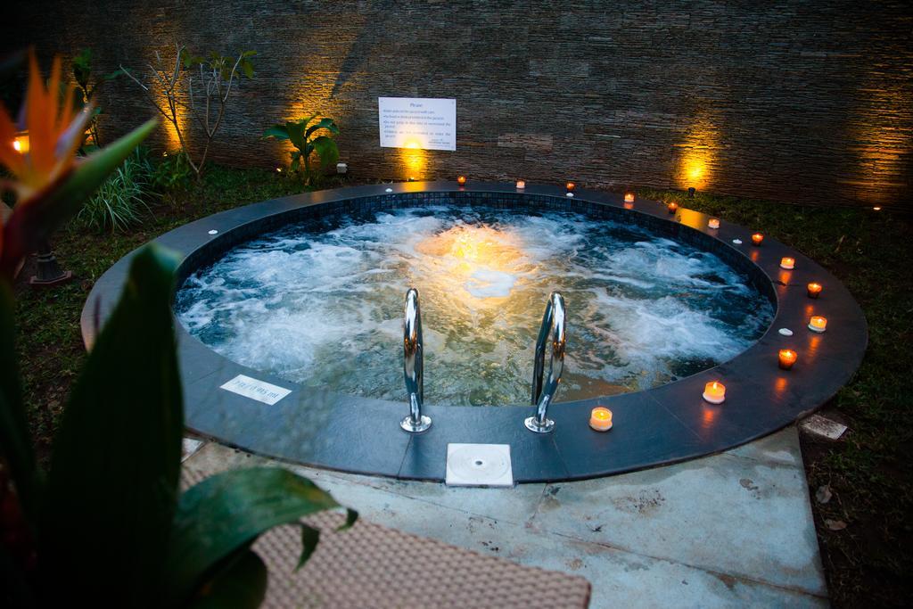 Acron Waterfront Resort Baga Luaran gambar