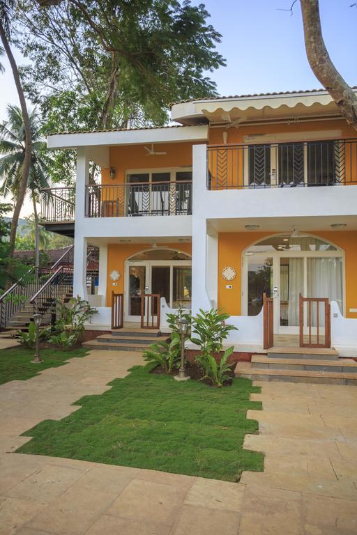 Acron Waterfront Resort Baga Luaran gambar