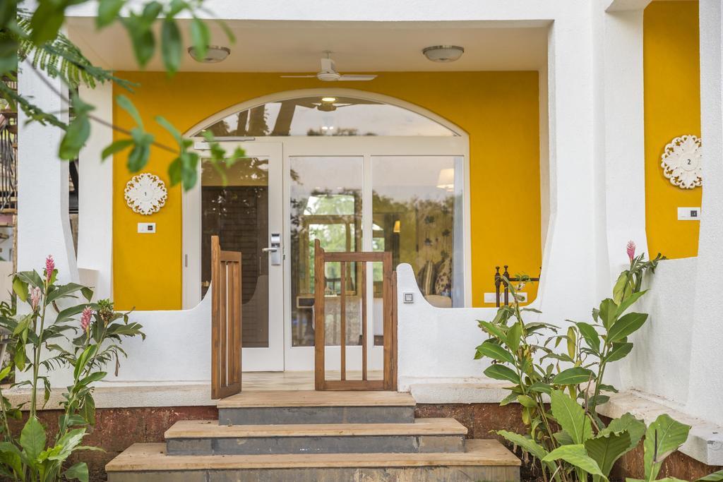 Acron Waterfront Resort Baga Luaran gambar