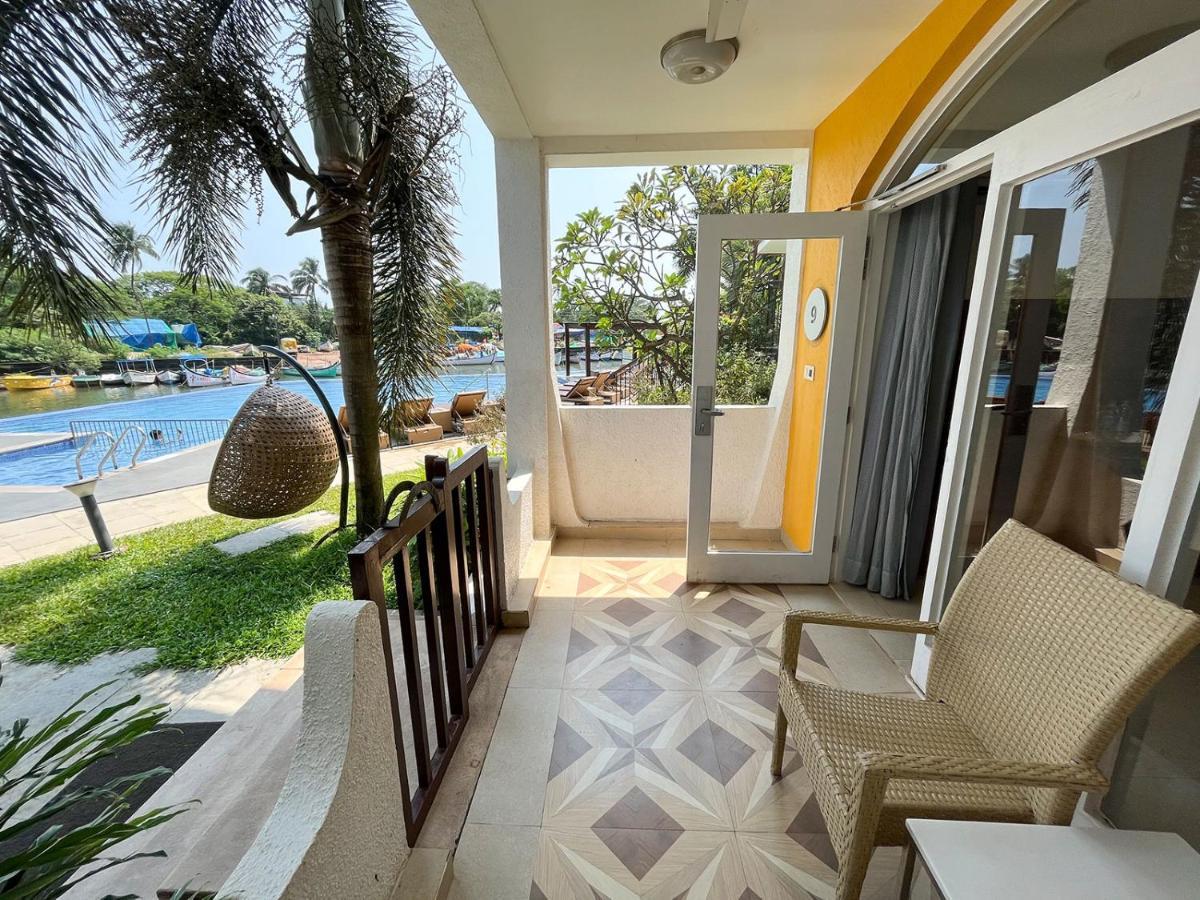 Acron Waterfront Resort Baga Luaran gambar