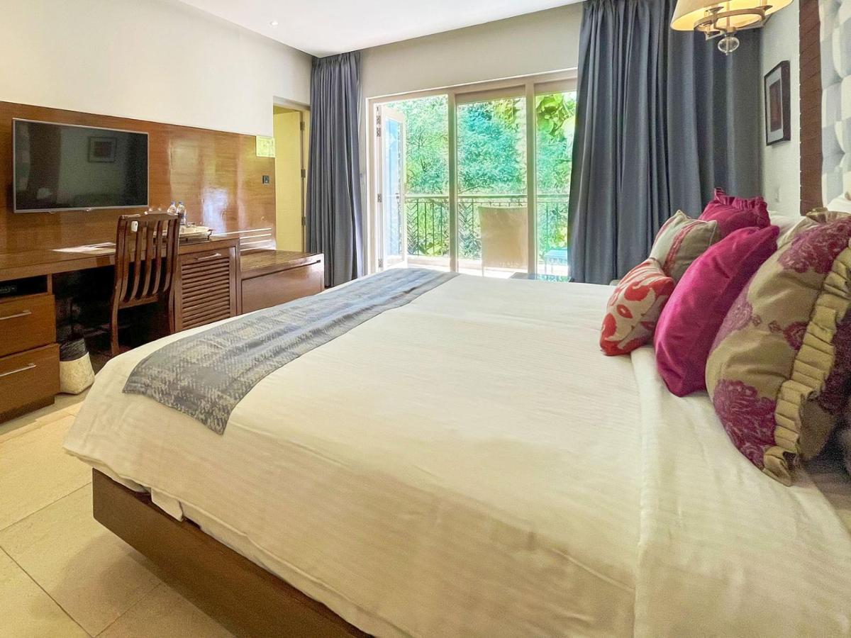 Acron Waterfront Resort Baga Luaran gambar