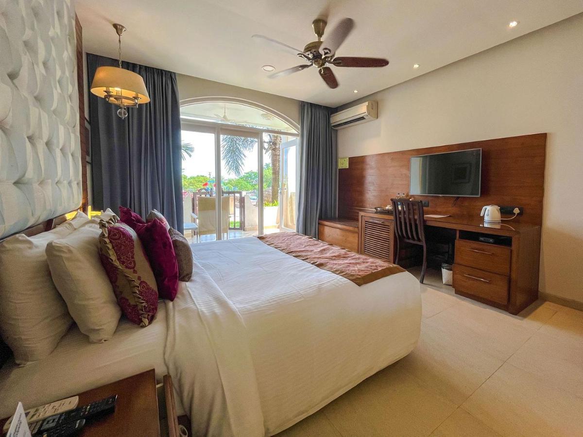 Acron Waterfront Resort Baga Luaran gambar
