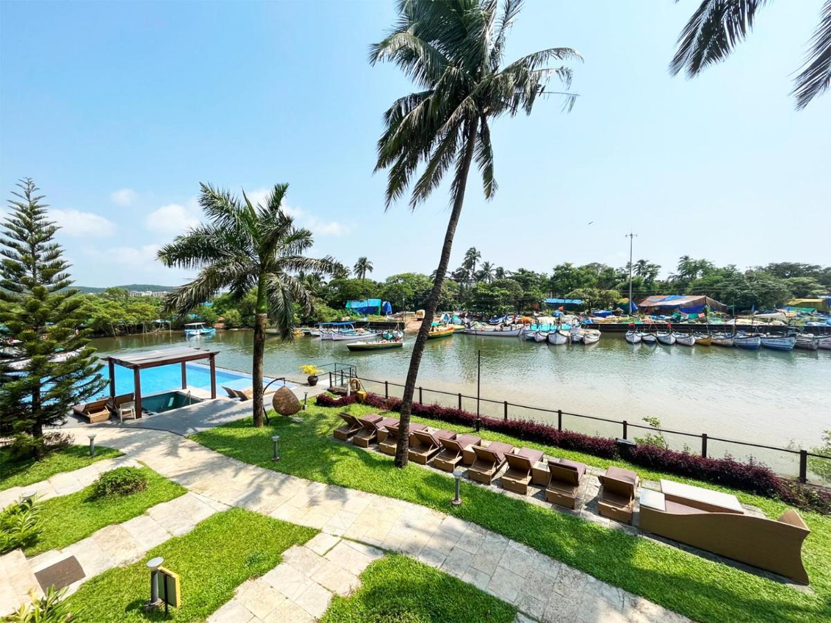 Acron Waterfront Resort Baga Luaran gambar